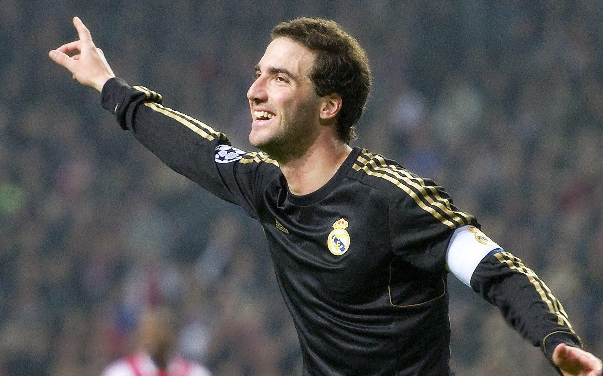 篮球场上的救赎之战，巴斯与韦伯斯特引领辽宁广厦双双告捷