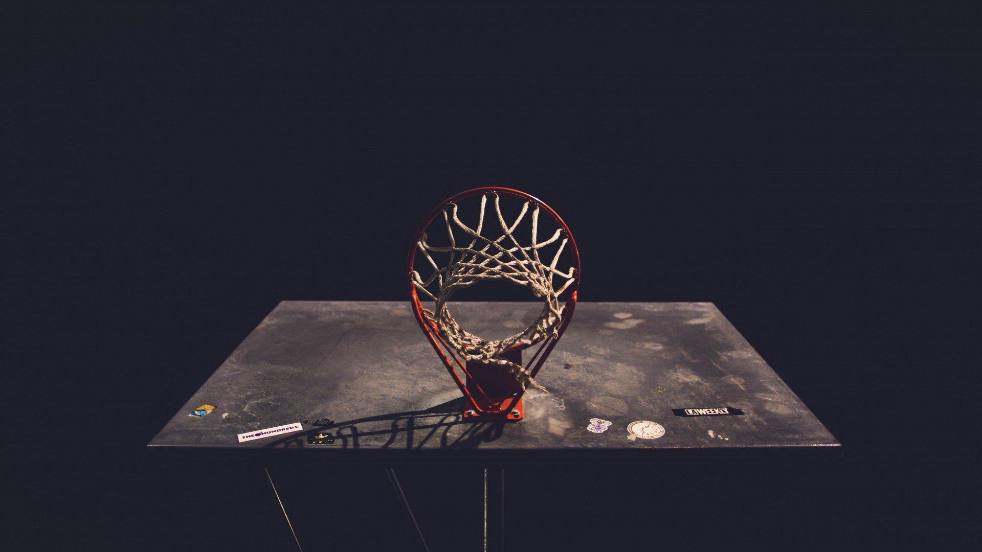 王哲林领军破壁，上海男篮历史性闯入CBA四强彰显队魂本色