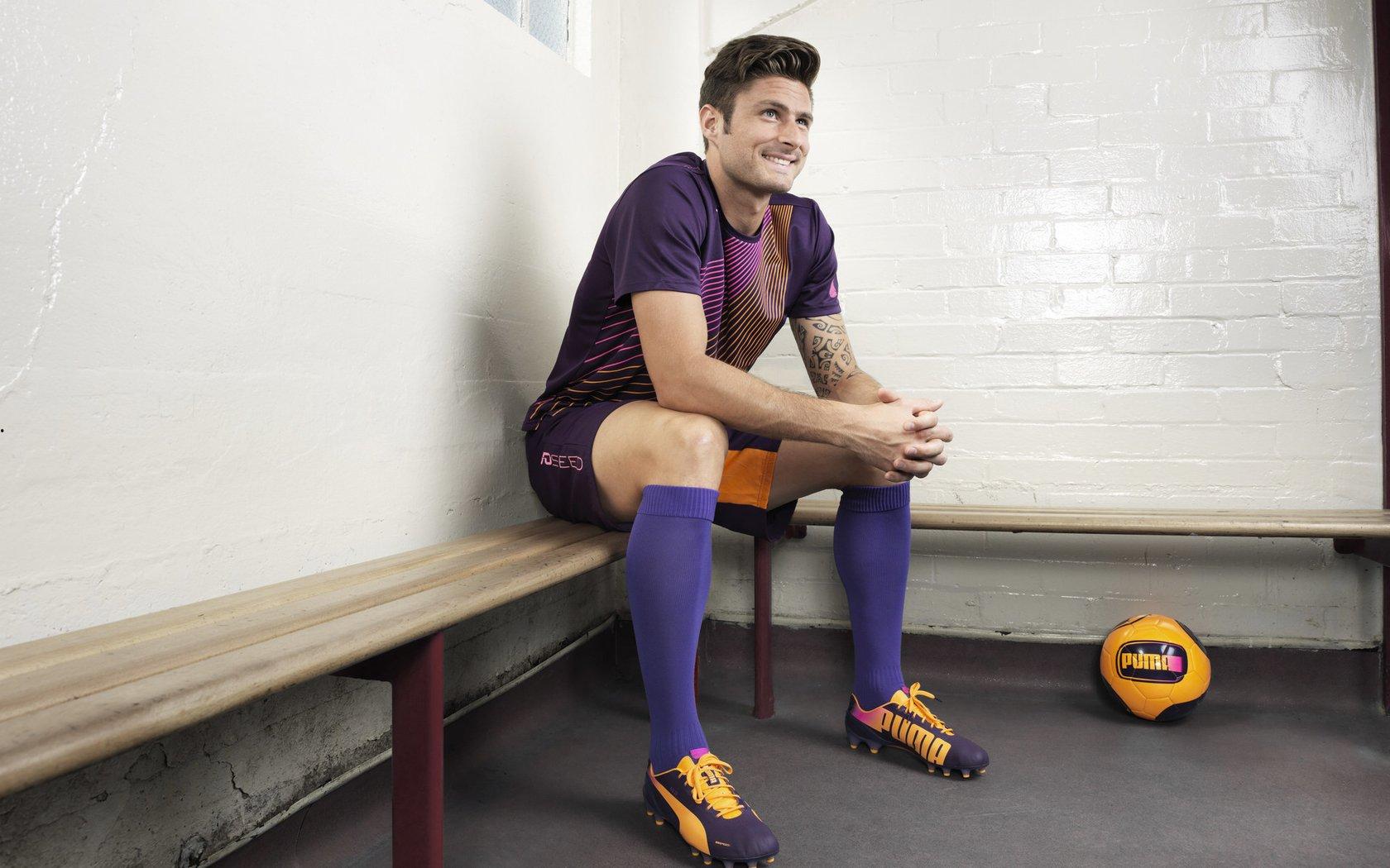 意甲转会风云，罗马与那不勒斯竞逐基耶萨，球员未来悬而未决